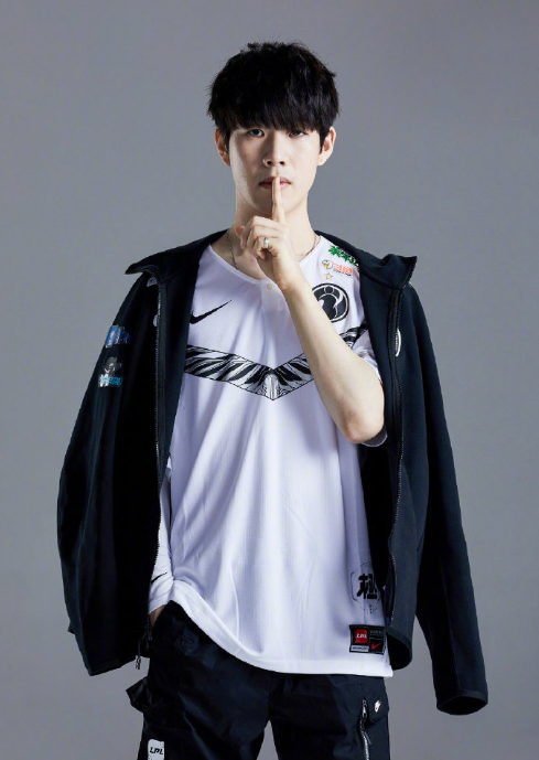 九游体育-TheShy在掘金比赛中比赛规则变更，领先优势明显引发热议！赢得满堂喝彩的简单介绍