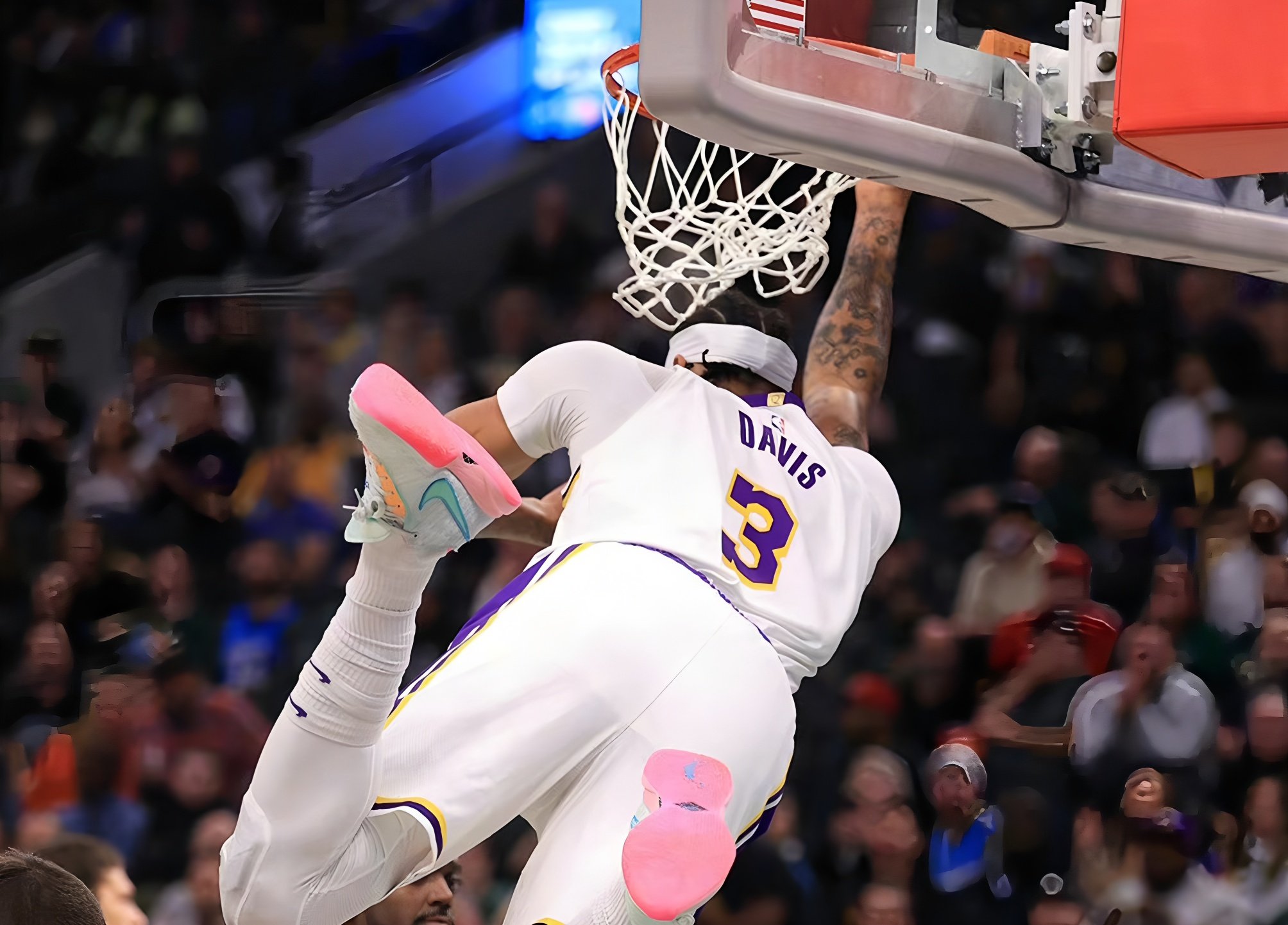 九游娱乐-詹姆斯关键节点突破纪录，日本队带队取胜！的简单介绍